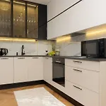 Lux Blue Moon Center Foksal By Renters Prestige