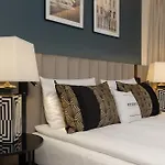 Lux Blue Moon Center Foksal By Renters Prestige