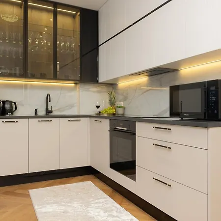 Lux Blue Moon Center Foksal By Renters Prestige